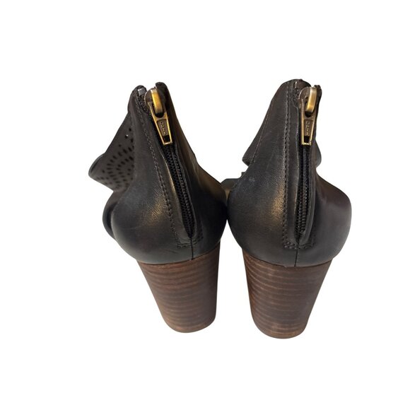 Clarks Sz 9.5Black Perforated Leather Heeled Sandals With Back Zipper Closure - Picture 4 of 7